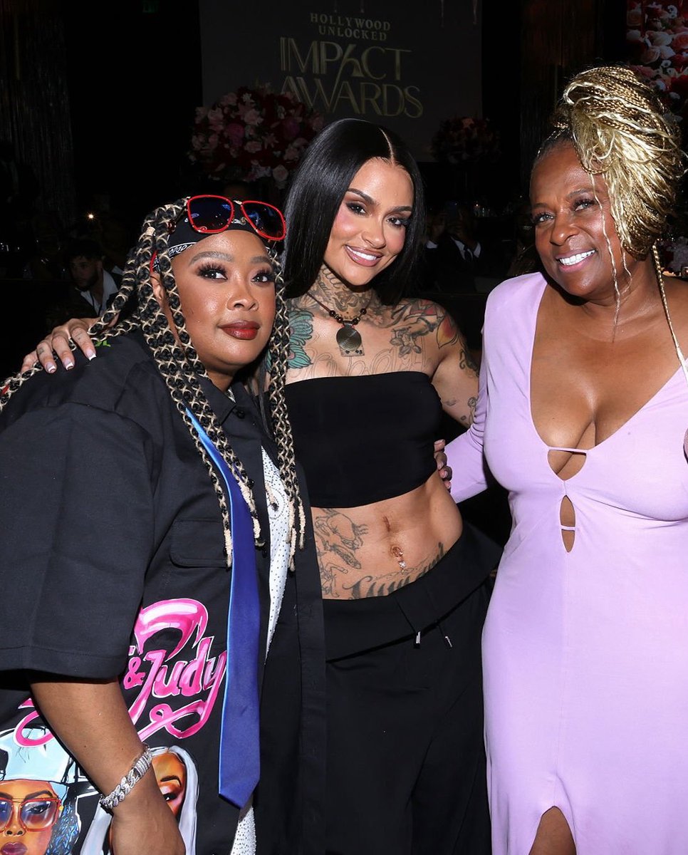 kehlaniisource's tweet photo. kehlani attending &amp; accepting the “fearlessness award” at the 2026 Hollywood Unlocked Impact Awards last night. 💐

#kehlani https://t.co/XxkYfpDcS4
