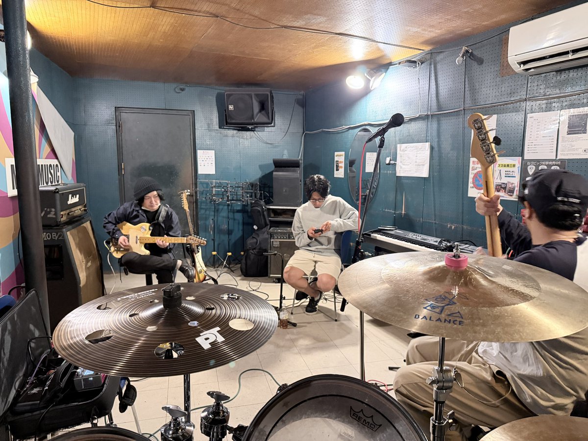 yuuch_lamblamp's tweet photo. reversal day.
#YESTERDAYINTHEBACKYARD
#yitb @yitbband https://t.co/IkI7YPHi2v