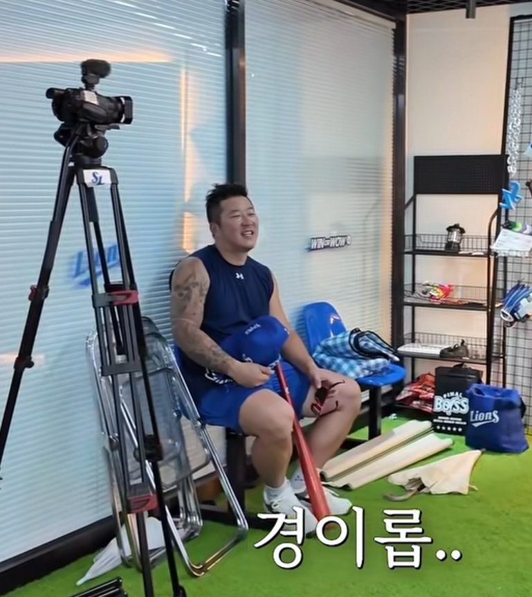 simba__18's tweet photo. 강민호 애교를 시야제한석에서 본 최형우 https://t.co/FPpSSsxmD2