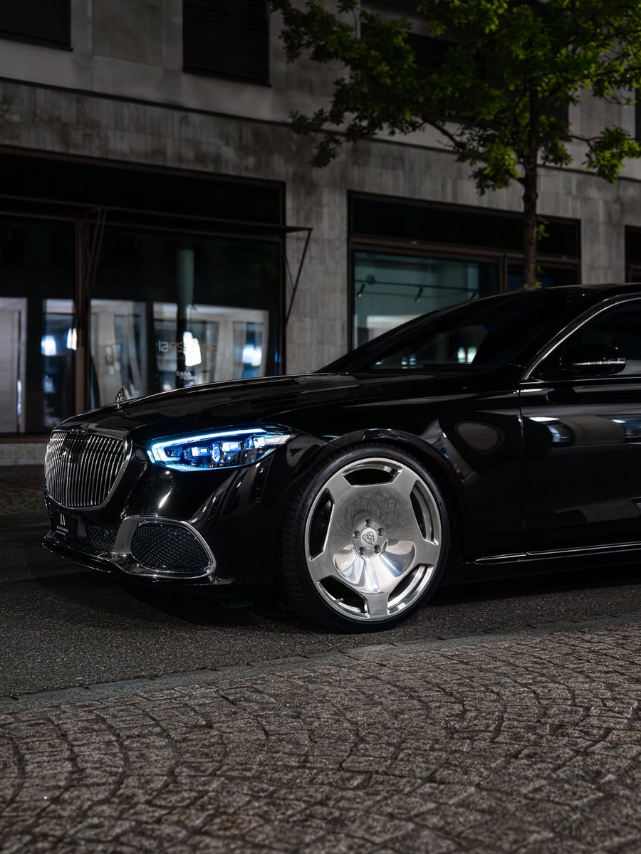 AsphaltAura's tweet photo. Maybach night out 🥷🏽 https://t.co/6KD4ZI7m4R