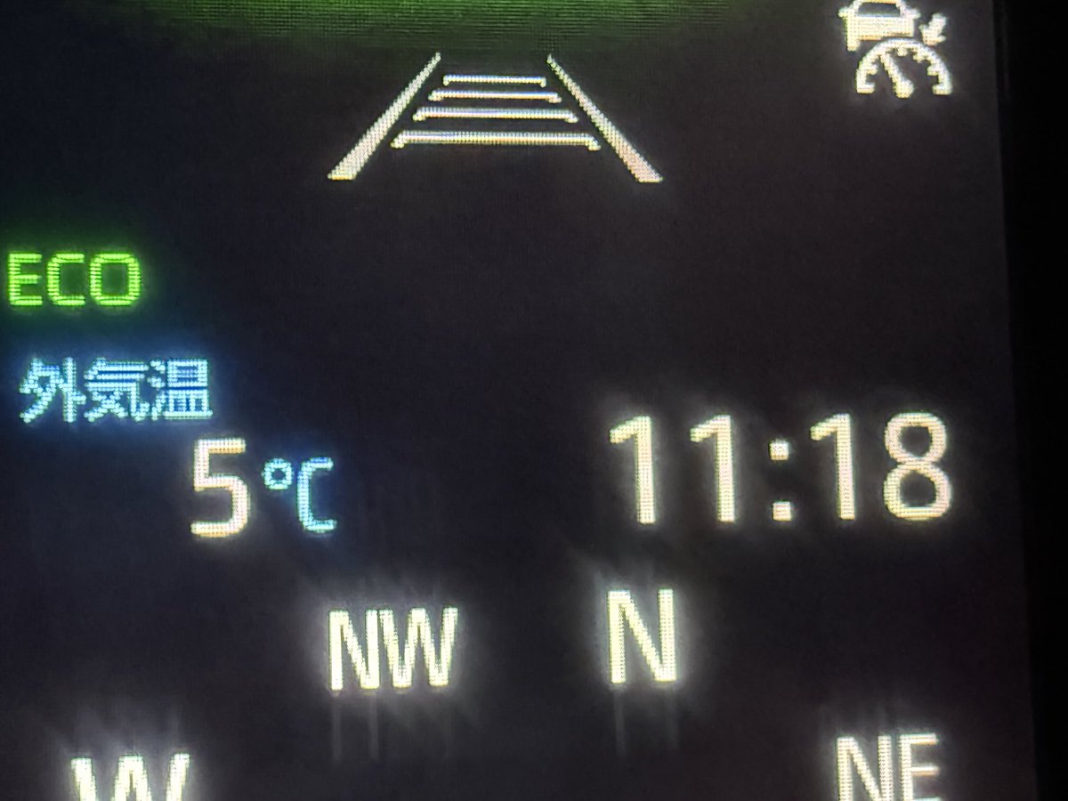 Noir_Kirito's tweet photo. 美幌峠　6/6 23時
気温５°C.  寒い🥶

霧が濃いです　明朝の雲海は無理だろうな😥

それでも車が１０台近く。

この大きな車は、もうすぐ返すので。車中泊も今夜で最後かな😥😥

#ドールと北海道二人旅　#等身大ドール https://t.co/OIZojlEYFL