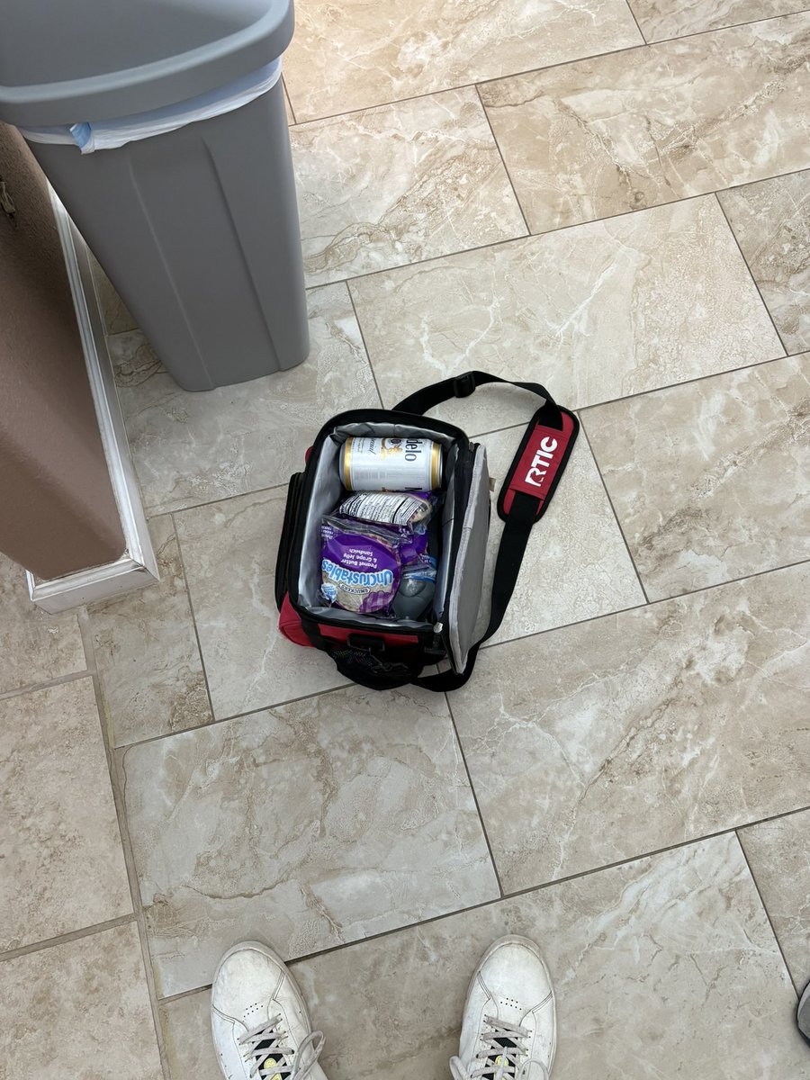 ra1derrash's tweet photo. This guy knows how to treat his caddies @Bi11_Weaver https://t.co/2Hb0Of0CEb