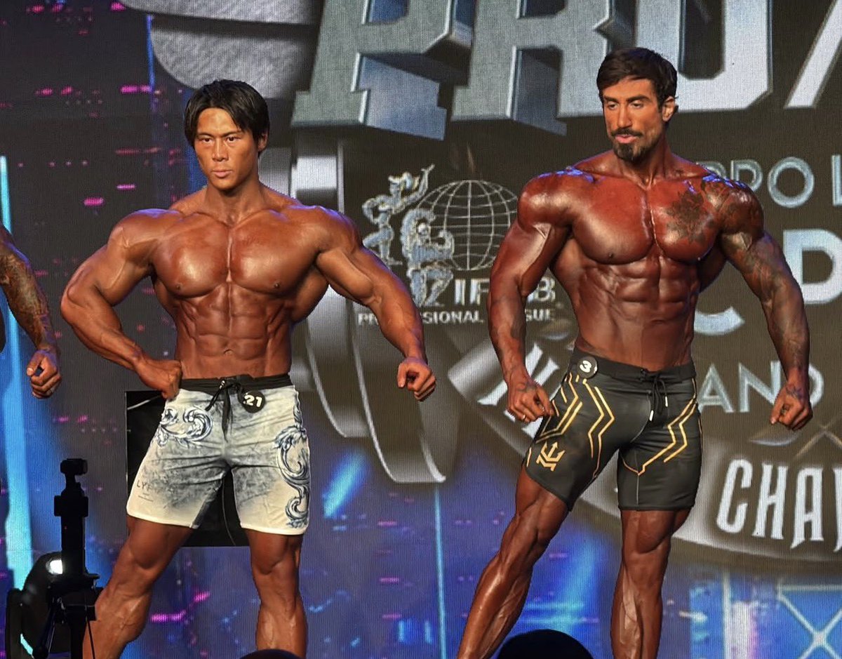 nb_fit44's tweet photo. 上里譲さん、TOP2確定!
これは優勝確定じゃない?
過去1のコンディションを持ってきたのが素晴らしい。
#ifbbpro #上里譲 #DCPRO https://t.co/dZwtbUg0Fn