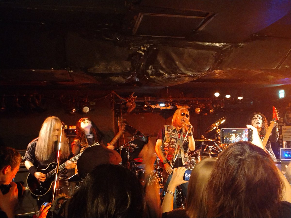 0417SAMANTHA's tweet photo. SPELLBOUND NIGHT@新大久保アースダム

・SEVENTH SON
・RISINGFALL
・SATANICA
・ETERNAL GROUND
・泥虎

どこも個性のあるいいステージでしたね。まさかのCrossfire氏がSATANICAに一曲参加など珍しいシーンも。🔻 https://t.co/CkFRAn3eae