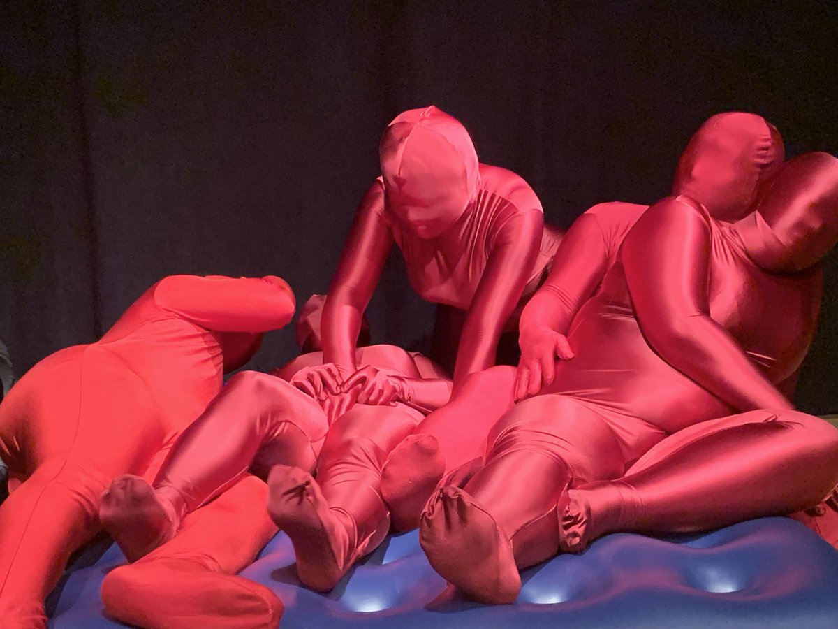 NZN2016's tweet photo. #ゼンタイ #プチパ #zentai 
@オールイン

黒x赤。 https://t.co/jwpcijAPG2