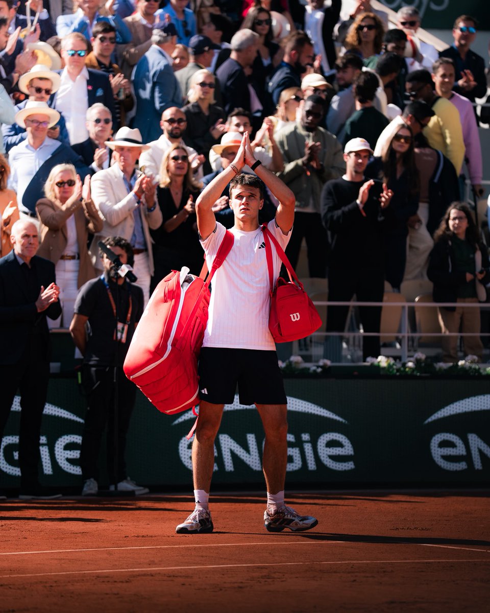 mensik_jakub_'s tweet photo. A great run comes to an end in the Roland-Garros semifinals 💫
Of course, I wanted to go one step further, but I’m proud of what we’ve achieved these past two weeks. 
Every match, every challenge, every moment on court was incredible. 

This experience only makes me hungrier to work even harder and come back soon to feel these emotions again.

Thank you to everyone who supported me here in Paris and around the world. Your support means everything 🫶🏼

Congratulations to Alexander Zverev on a great match, and good luck for the final.

The work continues. See you soon. 🌱❤️
