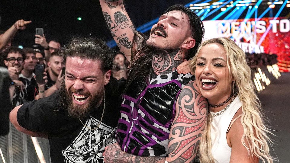 LuisMoler's tweet photo. WWE está mostrando a Oba Femi y Bron Breakker como sus próximas grandes estrellas, por lo que me parece lógico que no quiera tener el primer combate entre ellos sin narrativa de por medio y dentro de un torneo.

Dominik no había tenido nada tras WrestleMania y esta puede ser una buena oportunidad para desarrollar algo fuera de la rivalidad con Finn Balor. Sabemos que no le ganará a Femi ni de broma.