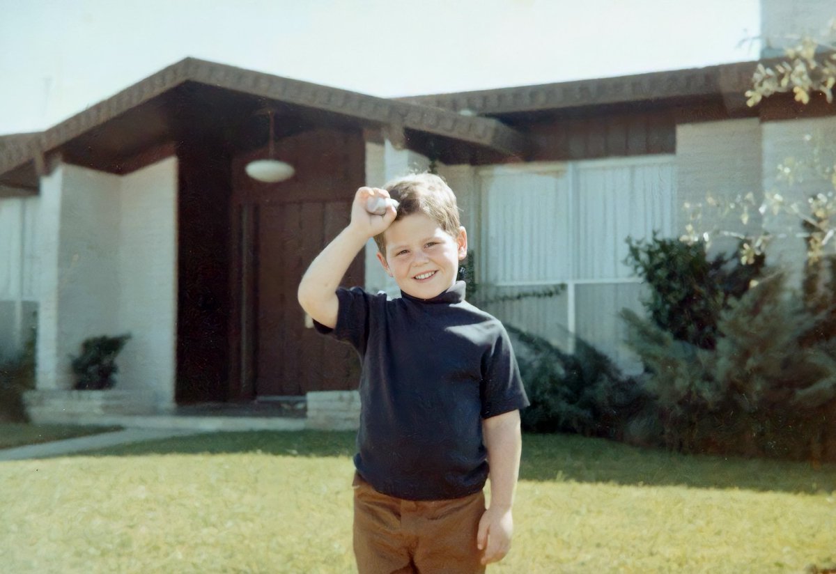 Stern_Aryan's tweet photo. What if an 18-year-old walked away from college, with just $1000 in pocket -- to completely reinvent supply chain?

That’s exactly what @MichaelDell did in 1984. At just 18, he started @Dell Computers from his dorm room 2713 of the Dobie Center residential building. He didn’t just build a #PC company but an entirely new supply chain model. 

His defining chapter began in the mid-1980s when he pioneered the direct-to-consumer, build-to-order system: 

--> Customers configure exactly what they want
--> Dell assembles only after the order is placed
--> Zero finished-goods inventory
--> Suppliers hold inventory at their own cost
--> “Virtual integration” that turned the entire value chain into a competitive weapon

The result? Lower costs, lightning-fast delivery, unmatched customization and an industry-wide revolution in lean, demand-driven operations that’s still studied in every top supply chain program today.
He was shaping how #supplychains should be built — efficient, customer-obsessed, and relentlessly innovative. 

In 2018, the Council of Supply Chain Management Professionals (@cscmp) inducted him into the Supply Chain Hall of Fame for these groundbreaking contributions. And he is still flourishing leveraging the same legendary model to win in the AI era.

Michael is proof that in business (and in leadership) bold moves and innovation are just as powerful as vision.