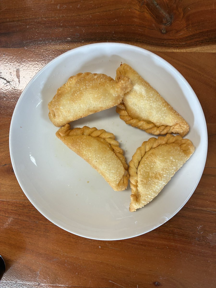 VegasAdjacent's tweet photo. Today’s @CleanLAwithMe MINGA was in Rose Hills Courts. Catherine is a single mom who owns Ave Maria Ecuadorian Cuisine and she asked if we could help clean her neighborhood.  She fed us after the clean with the best empanadas I’ve ever had!!! https://t.co/O3BqyYef2C