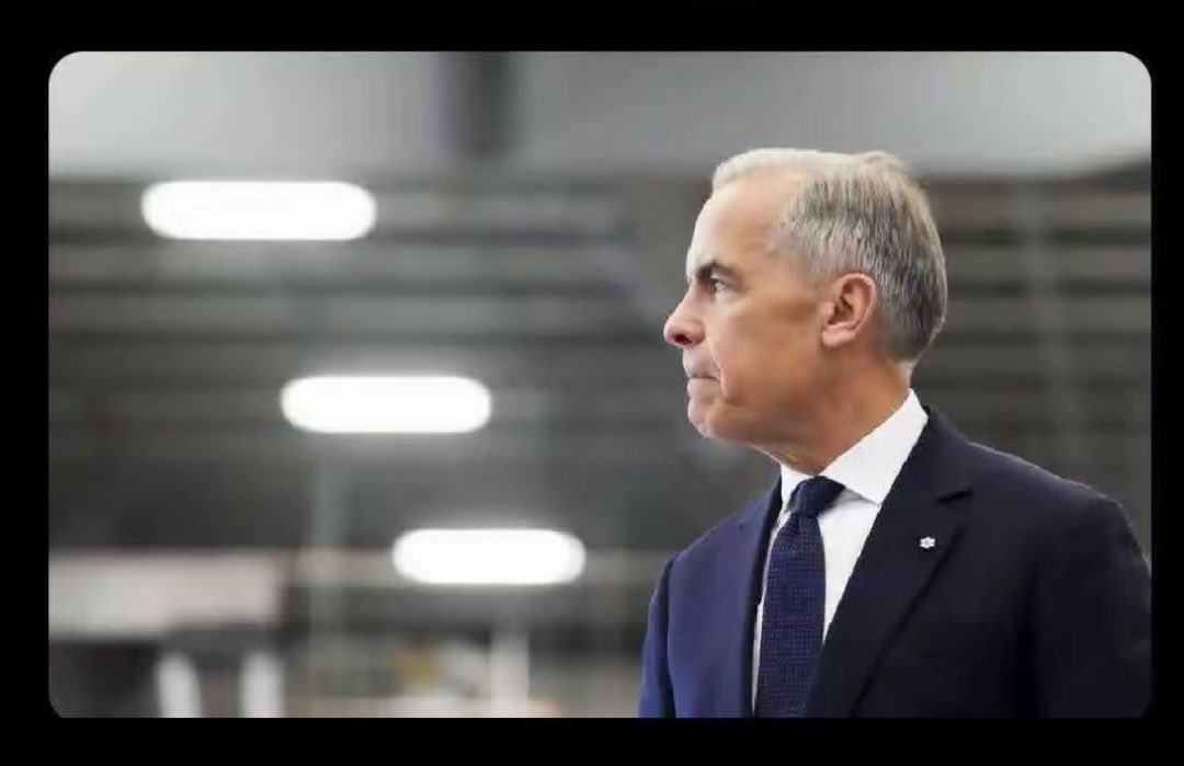 JayGenXer's tweet photo. 🚨 The Carney Pattern is undeniable.

Bank of Canada Governor → Recession 

Bank of England Governor → Recession

Prime Minister of Canada → Recession

Everywhere this guy goes, economic pain follows.

This isn’t bad luck. This is what happens when you hand the keys to a globalist banker who’s more comfortable in Davos than in a Canadian factory or kitchen.

Mark Carney doesn’t fix economies.

He manages their decline — and then lectures the rest of us about “resilience.”

#MarkCarney #cdnpoli #CarneyRecession #LiberalFail #CanadaFirst