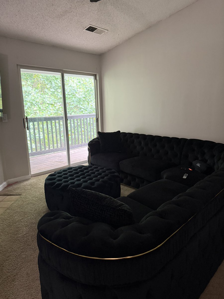 prkmsj's tweet photo. my ottoman so fucking FYE! 😍🫣 https://t.co/wrps75isNe