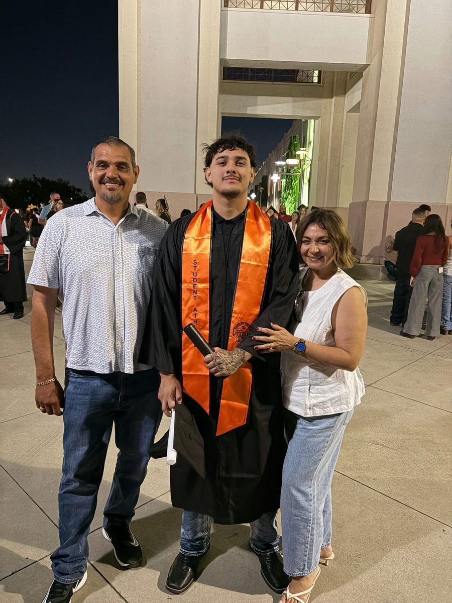 Samuel_trejo19's tweet photo. Blessed and highly favored to have the luxury to call myself a Reedley college Graduate! @reedleycollege https://t.co/zY5RKPfVYV