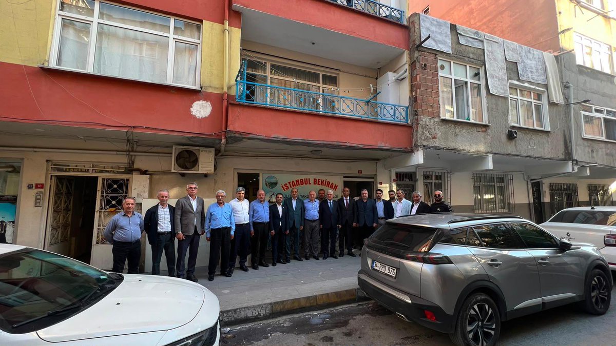 medeniylmz's tweet photo. İstanbul Batman Bekiran Kültür ve Dayanışma Derneği’ni ziyaret ederek kıymetli hemşehrilerimizle bir araya geldik. Birlik ve beraberliğimizi pekiştiren bu anlamlı buluşmada, ortak değerlerimiz ve geleceğe dair hedeflerimiz üzerine verimli sohbetler gerçekleştirdik. Misafirperverlikleri için Dernek Başkanımız Sayın Mehmet Mirza Türeli ve yönetimine teşekkür ediyor, dayanışma ruhumuzun her daim güçlenerek devam etmesini diliyoruz. @alibabacan @devapartisi @keremaltun65 @A_HakanAgaoglu @istanbuldadeva @DelenNejded