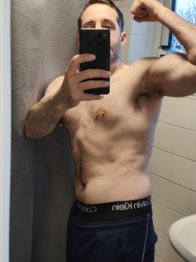 Gezallz's tweet photo. Everybody says I'm big n muscular I have a long way to go I'm not a bodybuilder I'm a motorbiker who loves the gym plus all the food I can eat 🤣😂. 
I'm fucking Italian 🇮🇹 
🇮🇹🐴💪🏻🙂🫶🏻🫂😘 https://t.co/Lk6Efsw0oB