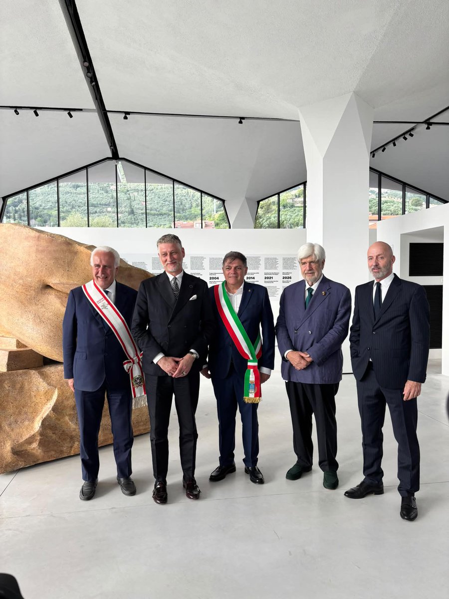 AlessGiuli's tweet photo. Oggi a Pietrasanta inauguriamo il Museo Mitoraj, un luogo vivo, un centro di elaborazione culturale che nasce grazie all’impegno congiunto delle istituzioni. Questo spazio rappresenta un modo giusto di abitare la cultura, tra materia e memoria, ricerca e dialogo. https://t.co/r9diRj2cKw