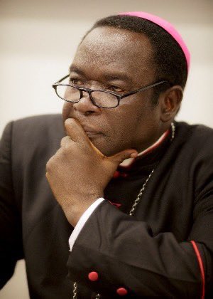 Stevens_Bale's tweet photo. There is nothing the APC can rubbish. Imagine Bishop Kuka @Bishopkukah being silent and served 🌽.
How many of you remember how this Bishop criticised Jonathan  and Buhari but today he is the camp of evil people ��😭😭 https://t.co/WKGXiA2bT1