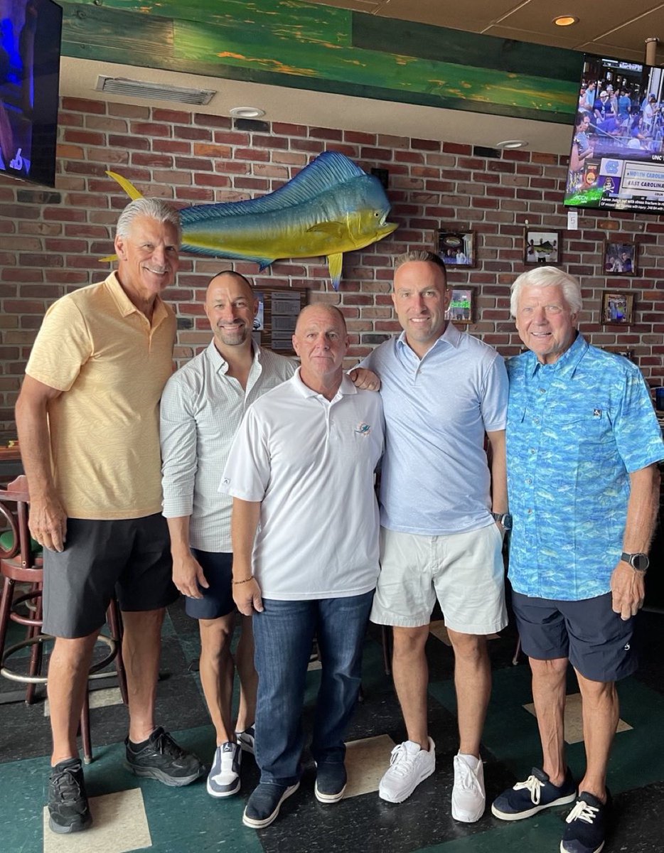 FinsXtra's tweet photo. Present meets the past. 🔙 (@JimmyJohnson, h/t @SleeperMiami) #PhinsUp https://t.co/G3MsjDfjrR