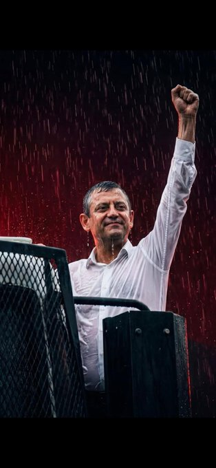TC_MKemal's tweet photo. CHP nin seçilmiş SON GENEL BAŞKANI Özgür Özel 'e DESTEK ve BEĞENİ butonudur.

@eczozgurozel https://t.co/b66X5n2cMd