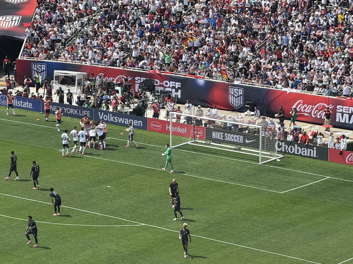 amcalabrese12's tweet photo. Defensive calamity from the U.S. as Sané had so much time to find space and roll the ball into the lower corner. https://t.co/8LxQU1LrHg