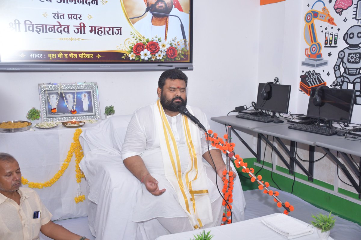 vrikshbdchange's tweet photo. Sant Pravar Shree Vigyandev Ji Maharaj*  put his holy feet at the VRIKSH and shared spiritual insights about Vihangam Yoga. https://t.co/ck1IUidRw5