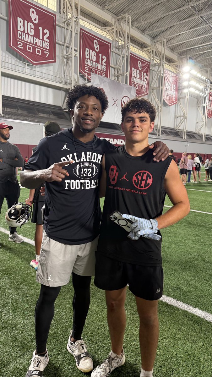 HaakonBean31's tweet photo. I had a awesome time at University of Oklahoma. 
Thank you to every coach who put it on and a special thanks to 
@coach_bhall @CoachXBrew @CoachJayCrid for helping me better my game‼️

@LakeCreekFBall 
@LCCoachMel 
@CoachLMorgan 
@CoachKPearson 
@Cord3l_64 
@CoachBryanHood 
@ChadSimmons_ 
@AdamArchuleta
