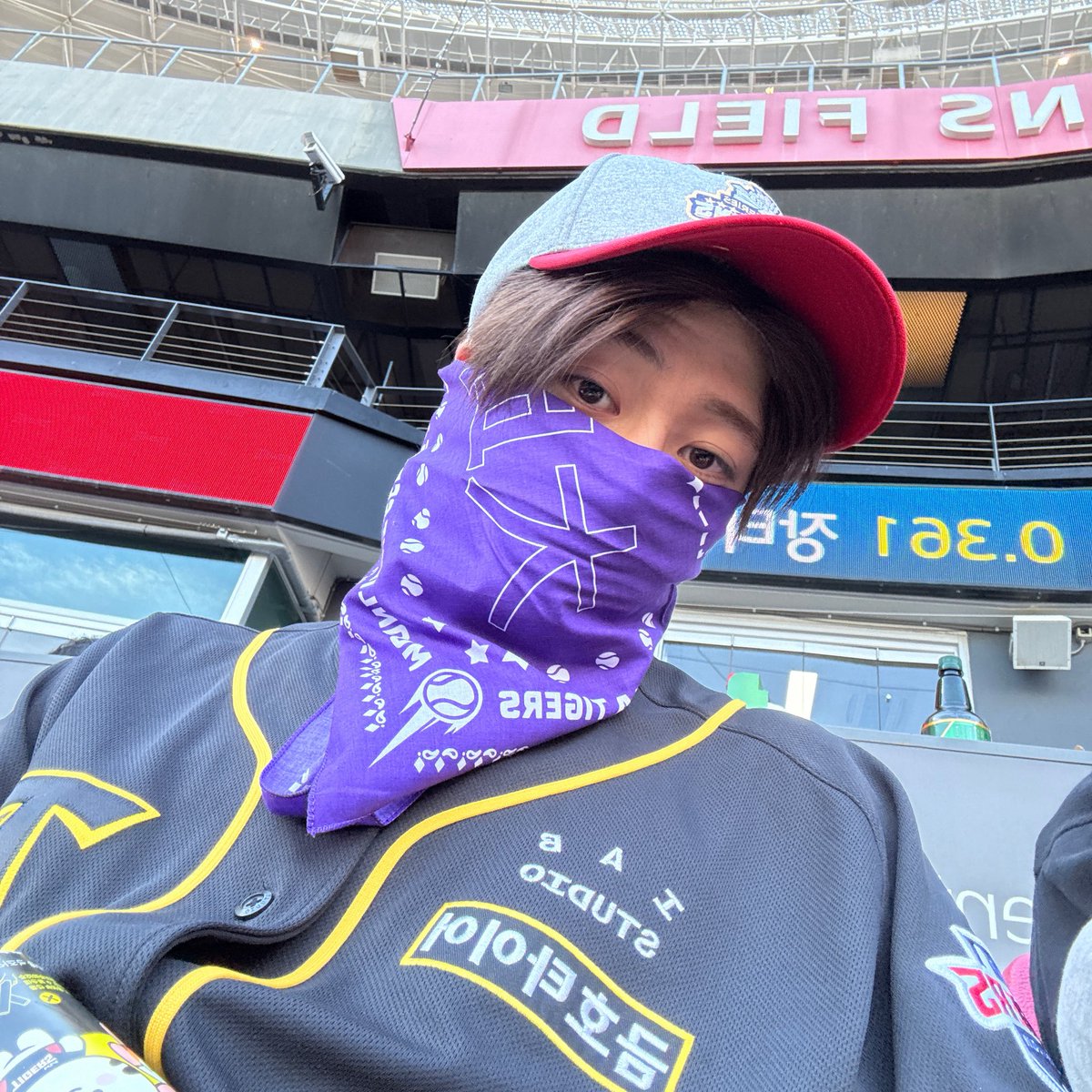 sionizz's tweet photo. 꽁꽁 싸매고 가놓고 여자들 보여준다고
사진 왕창 찍어온거 너무너무 귀여움 ㅠㅠㅠ🫳🏻🤍 https://t.co/tyVqPSEvvw