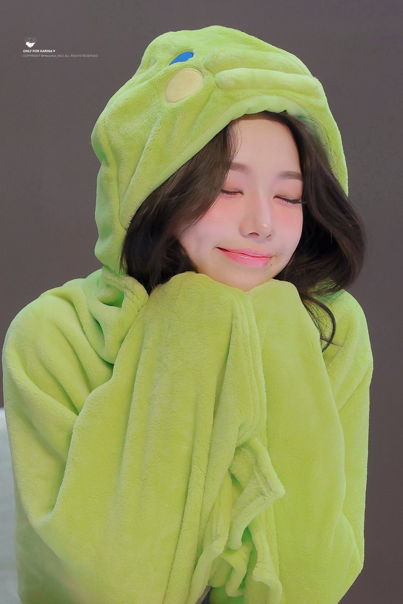 0411_meowfist's tweet photo. 260606 🐈‍⬛

#카리나 #KARINA
#에스파 #aespa https://t.co/8TW4B4kICb