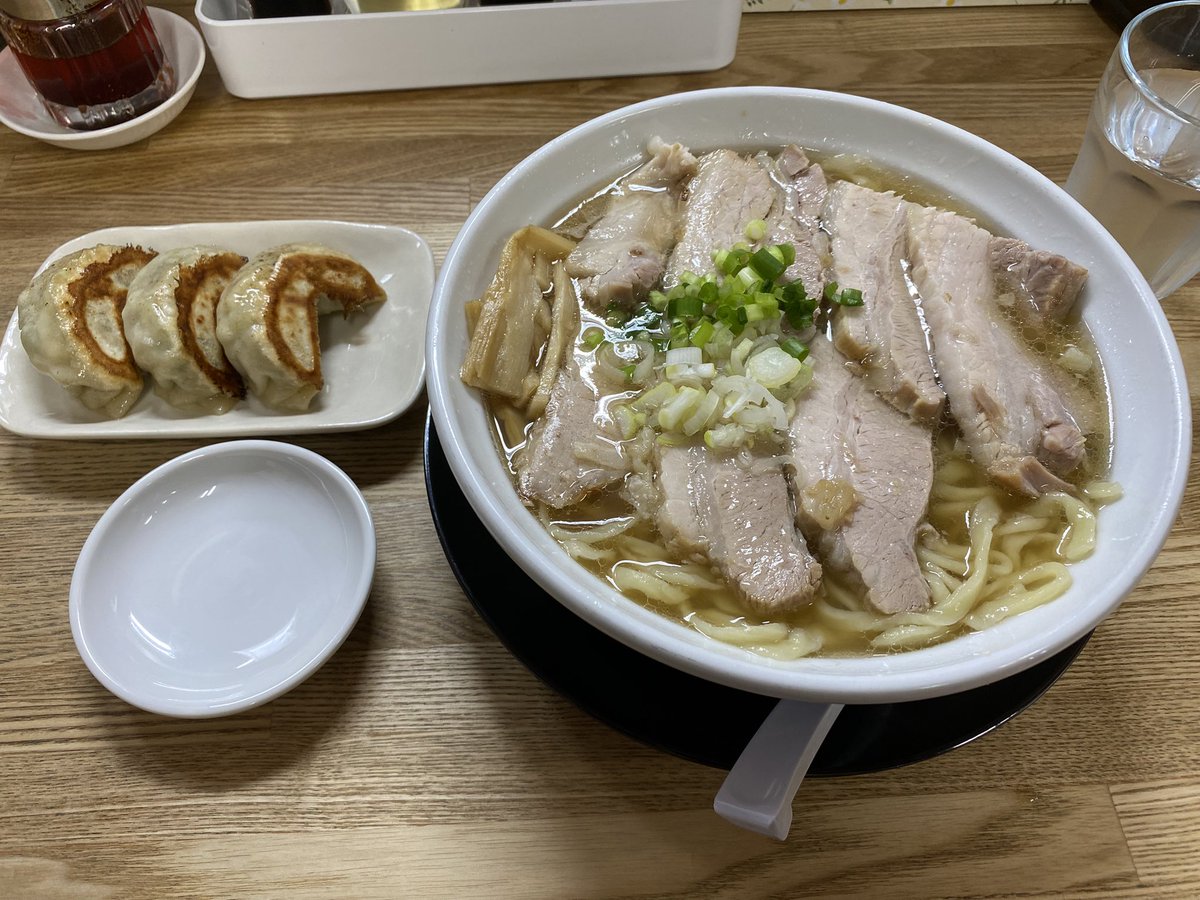 assyrossy's tweet photo. 市内に提供する店が150だとして週1で食べても踏破するのに3年かかるなんて思ってたらケータイに写真が残ってるだけで50軒以上あった
写真撮るようになる前に行った店や行っても撮らなかったり撮ったのを消しちゃったりしたのを合わせればプラス30軒くらいはあるか https://t.co/8fLhwKRFFB