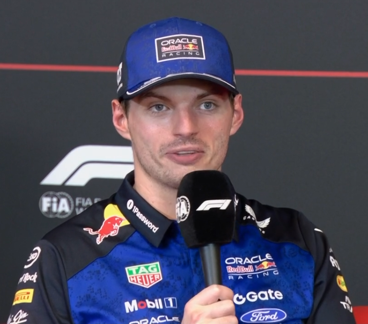 F1Krampon's tweet photo. ❓: "Pole pozisyonundan sadece 0.043 saniye uzaktayken, bu zamanı tam olarak nerede kaybettiğini gözünde canlandırabiliyor musun?"

🗣️ Max Verstappen: "Açıkçası hiç böyle şeylere kafa yormam. Bazen kıl payı önde olursun, bazen de kıl payı geride. Hayatın böyle."

"Attığım turdan memnundum. Çizgiyi geçtiğimde içimden, 'Biri gelip bu dereceyi alt ediyorsa, hak etmiştir' diye geçirdim."
