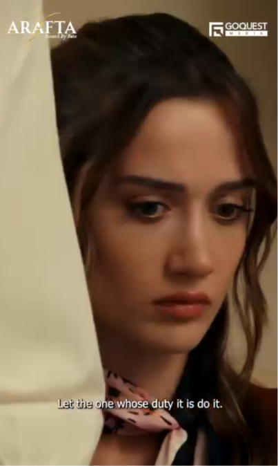 eamtiens's tweet photo. You can call me redflag,shameless,mannerless,,nezir,asli or anything,,
But here she should have left the table right there..
#arafta #mertes https://t.co/8apdmGs2ex