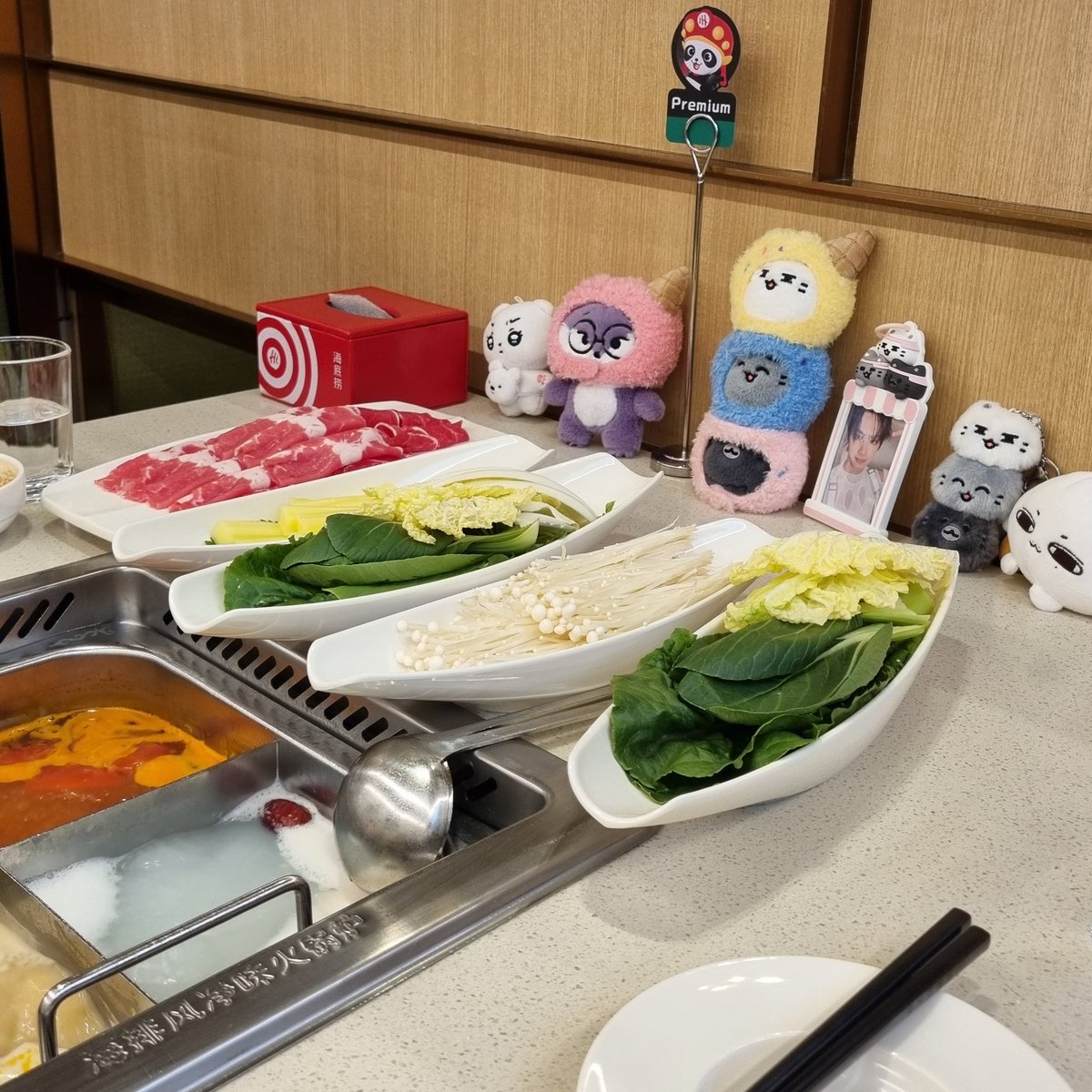 ekzp218's tweet photo. 준이 생축하러 다 같이 하이디라오에
모였어용🥰

#너와_내_자리에_이름을_기억해 https://t.co/NpJKwGFedo