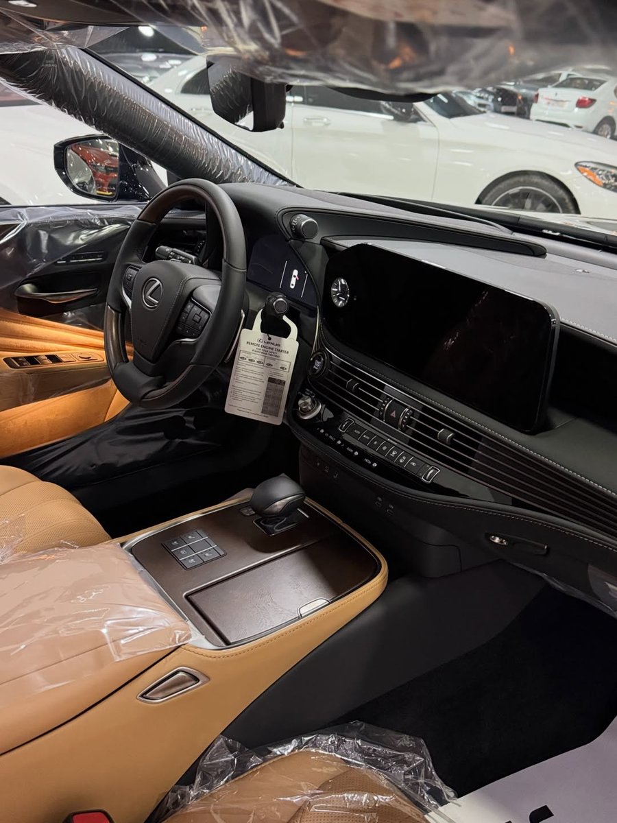 nocarcontext's tweet photo. LEXUS LS500 🩶🩶 https://t.co/l97ELcjqec
