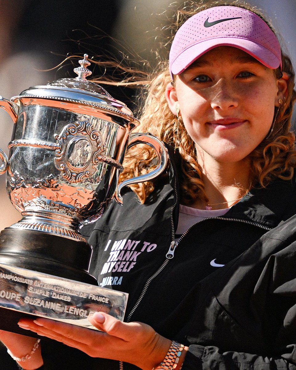 tntsports's tweet photo. 19-year-old Mirra Andreeva is the youngest women's singles Roland Garros champion since 1992 ⭐️ https://t.co/ek8JkffbV5