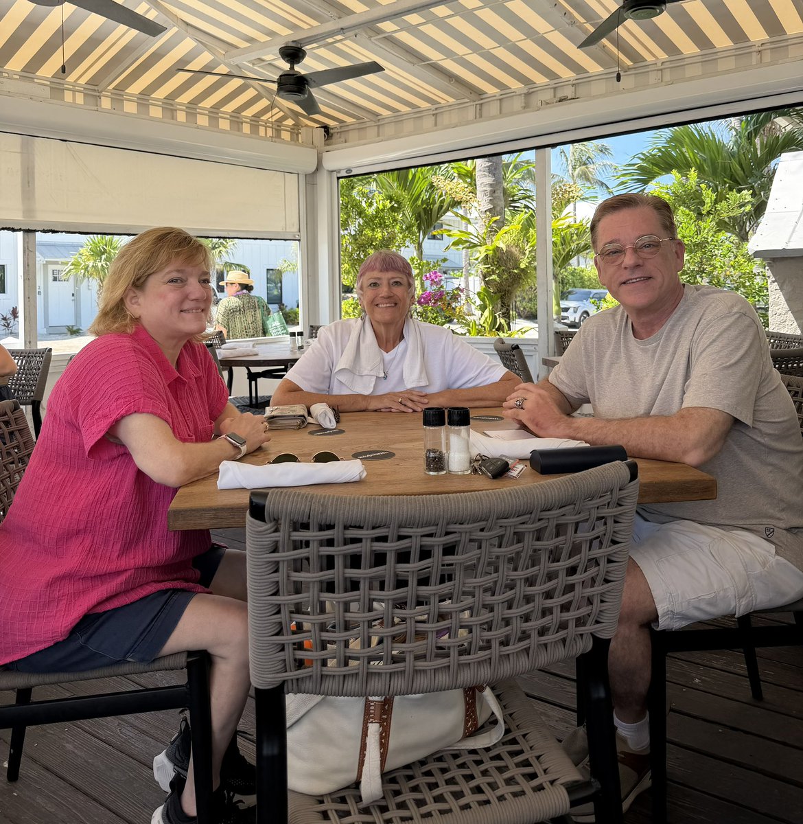 RobertsLiardon's tweet photo. Enjoying lunch at Waterfront restaurant on Anna Marie Island,Florida  with Priscila and  Dafny Hawk. FUN DAY! https://t.co/RryrapC5D6