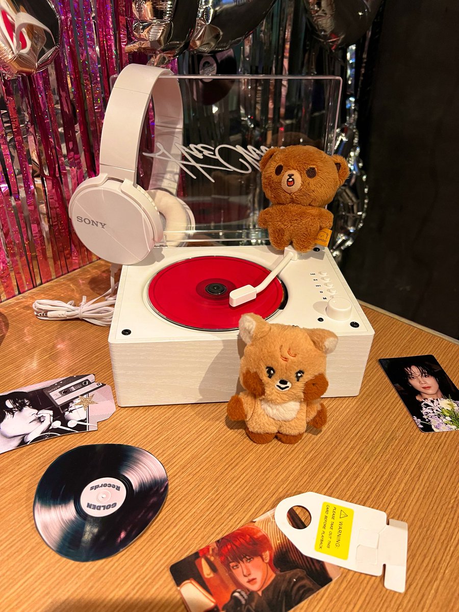 meowonuzip's tweet photo. So nice celebrating Haechan's bday and watching his bday live during the event ❤️
Thank you!! @nahyuckph 

 #Track37_5GoldenRecords 
#GoldenTracksWithHaechan https://t.co/hI79dcEFwE
