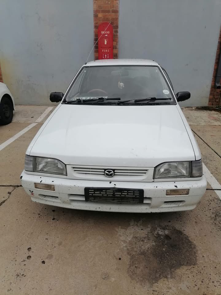 Abramjee's tweet photo. Three suspects aged between 40 and 41 were arrested in Kroonstad FS after police intercepted a white Mazda allegedly transporting suspected stolen copper cable from Steynsrus. 

Acting on intelligence, police conducted a tactical operation on Friday morning, 5 June 2026, and stopped the vehicle with three occupants inside. 

During the search, officers recovered 41kg of copper cable valued at about R7 800. 

The suspects now face charges related to damaging essential infrastructure and possession of suspected stolen property, and are expected to appear in the Kroonstad Magistrate’s Court soon.