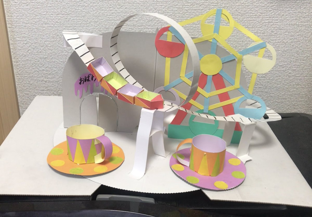dquest777's tweet photo. ３年 図画工作
わりピンワールド

わりピンを使った、くるくる回るステージの作品作りをしました。どんな構成にするのかやどうやって立体的に作るのかを抑えながら、子供たちと一緒に作品作りを進めています。

工作用紙を使って立体的に作ることに難しさを感じているようです。 https://t.co/BmXsrOwvDD