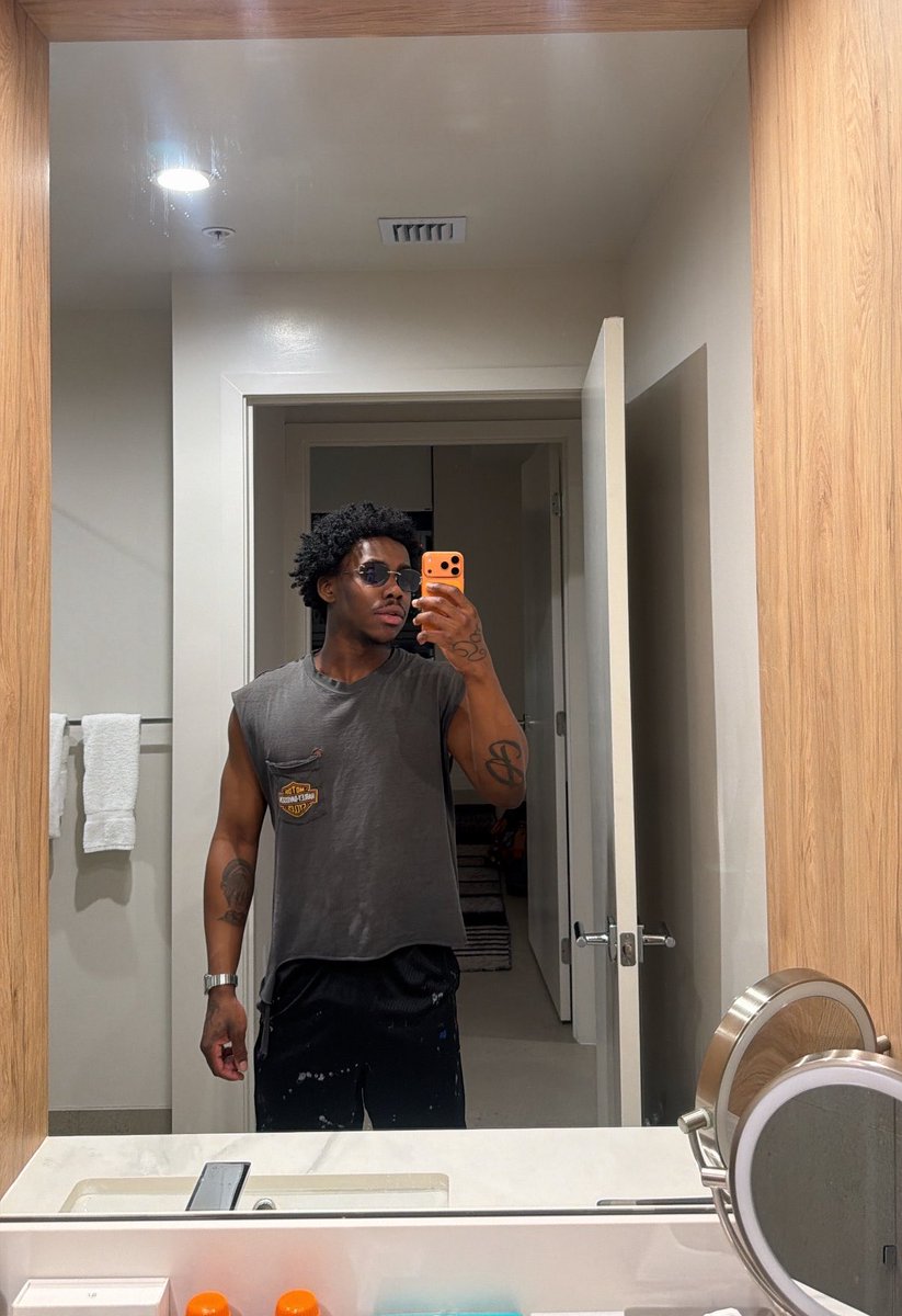 bbybahama's tweet photo. On, Off?¿ https://t.co/DfrbUbQuCP