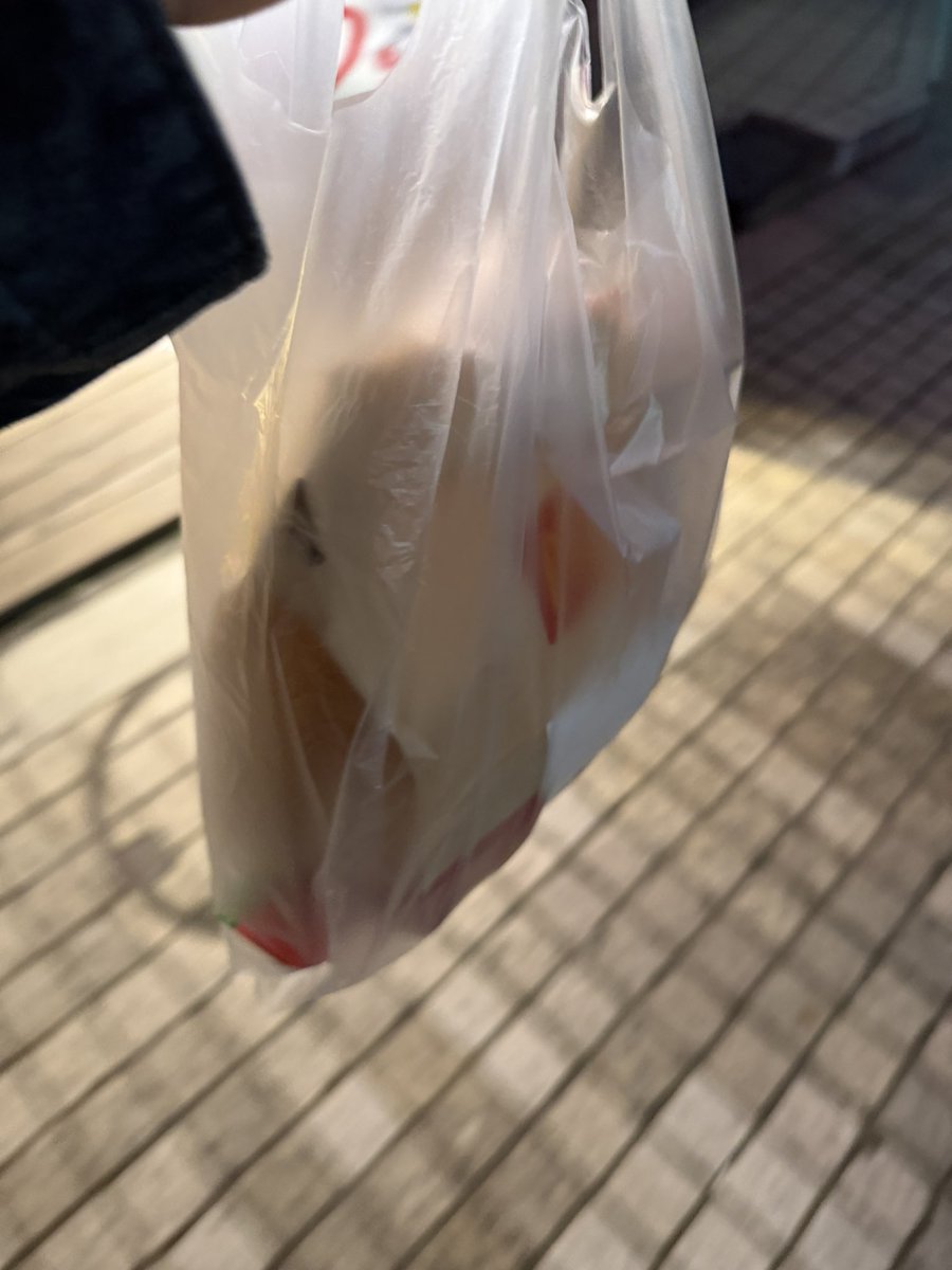 akaginginrin's tweet photo. 朝早いけどもお腹空いたらマック食べて良いよね https://t.co/lXDWW3hUwV