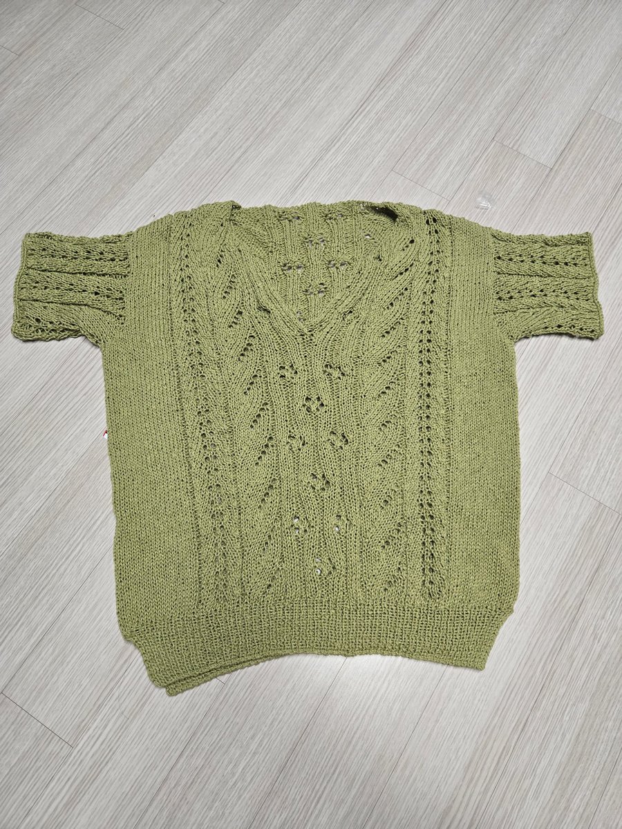 hot_knit's tweet photo. 카라만 남았구요
카라는 배색 할 예정!!!! https://t.co/bTfJnDInXm