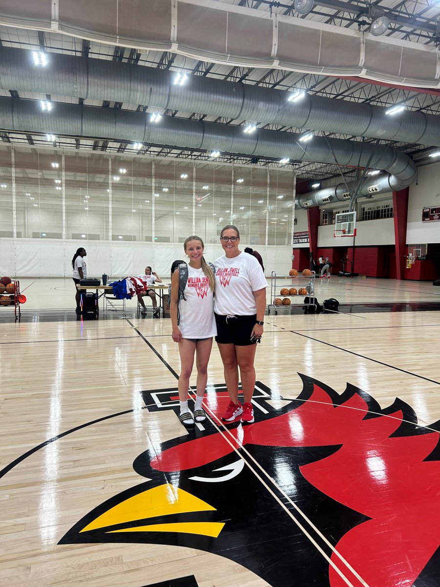 isabel48979's tweet photo. A little late of a post, but I had a great time last weekend at the @Jewell_WBB elite camp! So glad I got to go!!! https://t.co/BAfC8CyqXI
