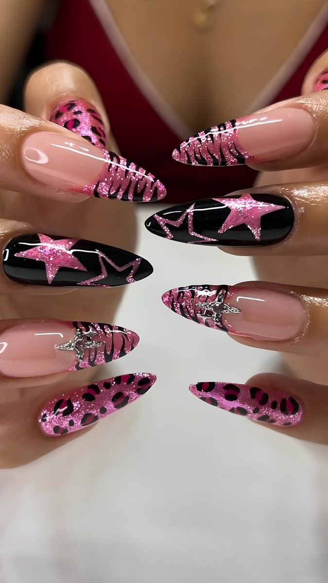 LimerenceLa's tweet photo. SEORANG AKU MAU SESUATU BERWARNA PINK is rare moment. is bingunvgg mau yg manaa, but i think the first one lookin good TAPI. TAPI. TAPI.... AHHH https://t.co/6JrVdpK1Te