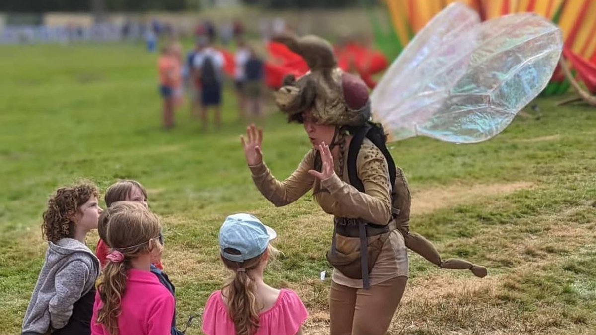 GuerillaScience's tweet photo. Flying into festival season like...🎪🪰

Research suggests that attending live music can boost wellbeing, strengthen social connections, and even help reduce stress.

Here's a throwback to #GoneWildFestival, where our mischievous fruit flies were on the hunt for snacks to steal🍓 https://t.co/cEQluXJfTP