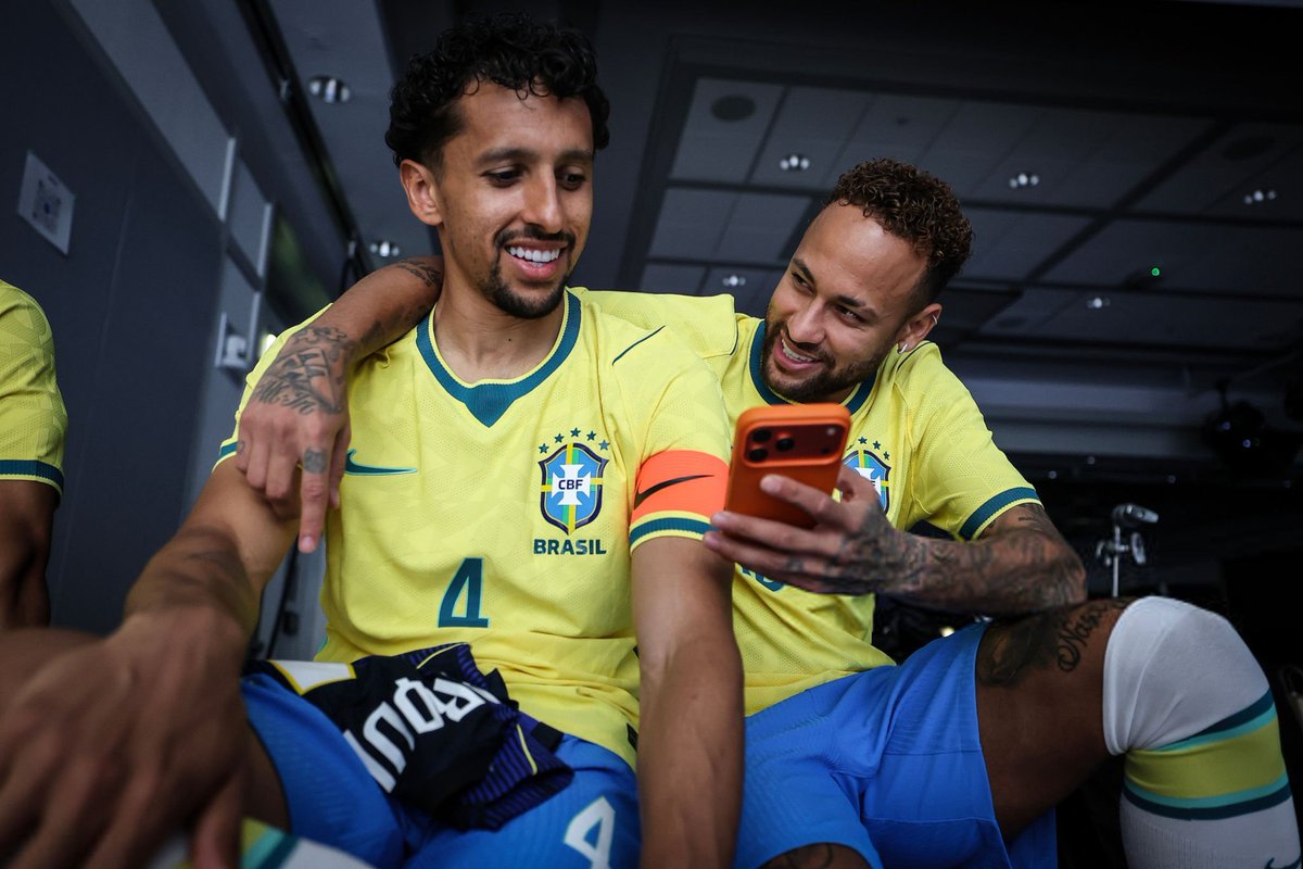lnstantFoot's tweet photo. Neymar et Marquinhos ensemble, comme au bon vieux temps. ❤️🇧🇷 https://t.co/4ys3W12ozg