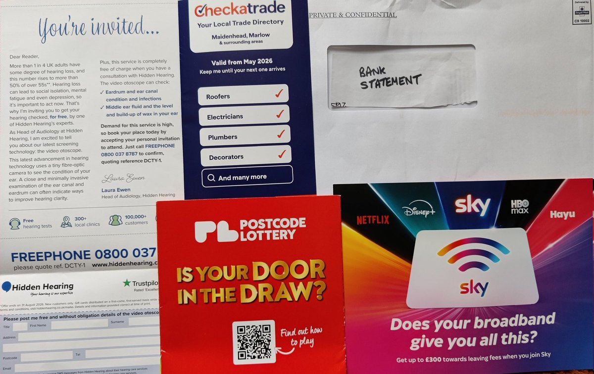 cult_mark's tweet photo. Had my 2nd #royalmail #slough delivery of the week. One item post, now 7 leaflets (2 duplicates). Why @royalmail deliver leaflets to each house, when better to free up postie time to deliver proper delayed post with 2nd class every day? https://t.co/Gz7yUoI9g5