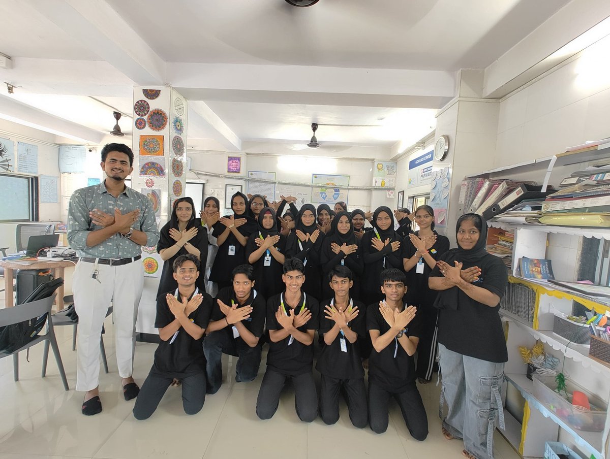 GovandiM's tweet photo. Change begins when citizens know their rights.
Today, Govandi Yuva Manch hosted a Basic Civics Literacy Session at Bright Future India, empowering residents to raise local issues effectively and become active citizens.

#GovandiYuvaManch #CivicsLiteracy #KnowYourRights #Govandi https://t.co/7ALWeJruER