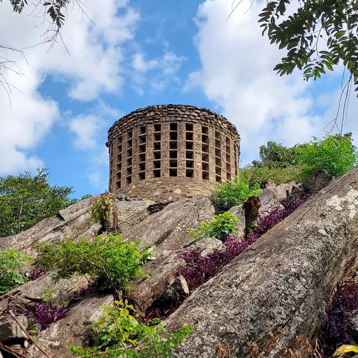 Doctar_Freddie's tweet photo. Did You know the Smallest Church in The World is in Uganda?

In the hills of Nebbi District Northern Uganda, this tiny church measures just 2.3 meters wide and 2.4 meters long, barely enough space for only three people, a priest and two worshippers at a time.

Did you know???? https://t.co/onn67BhGO0