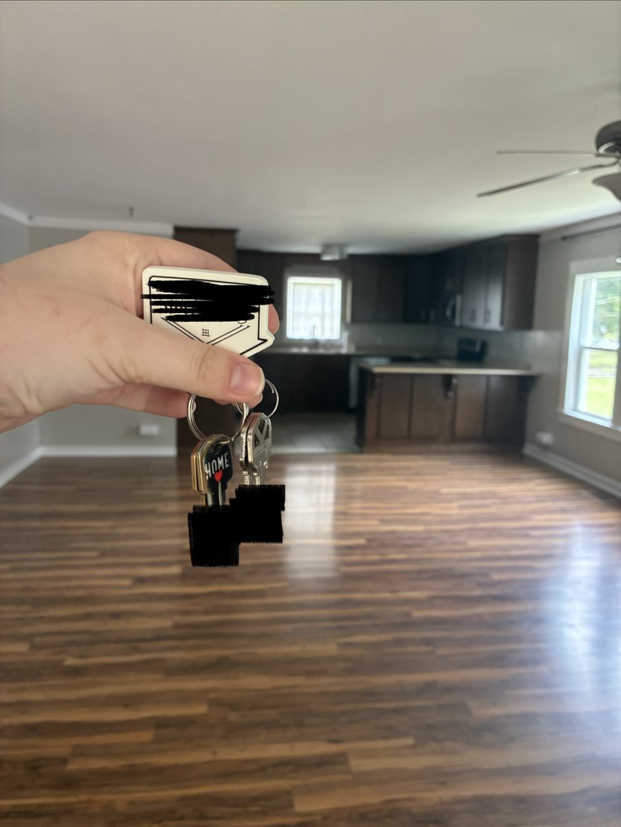 outerkid02's tweet photo. Life update:
I BOUGHT A HOUSE https://t.co/GFcTPPExBb
