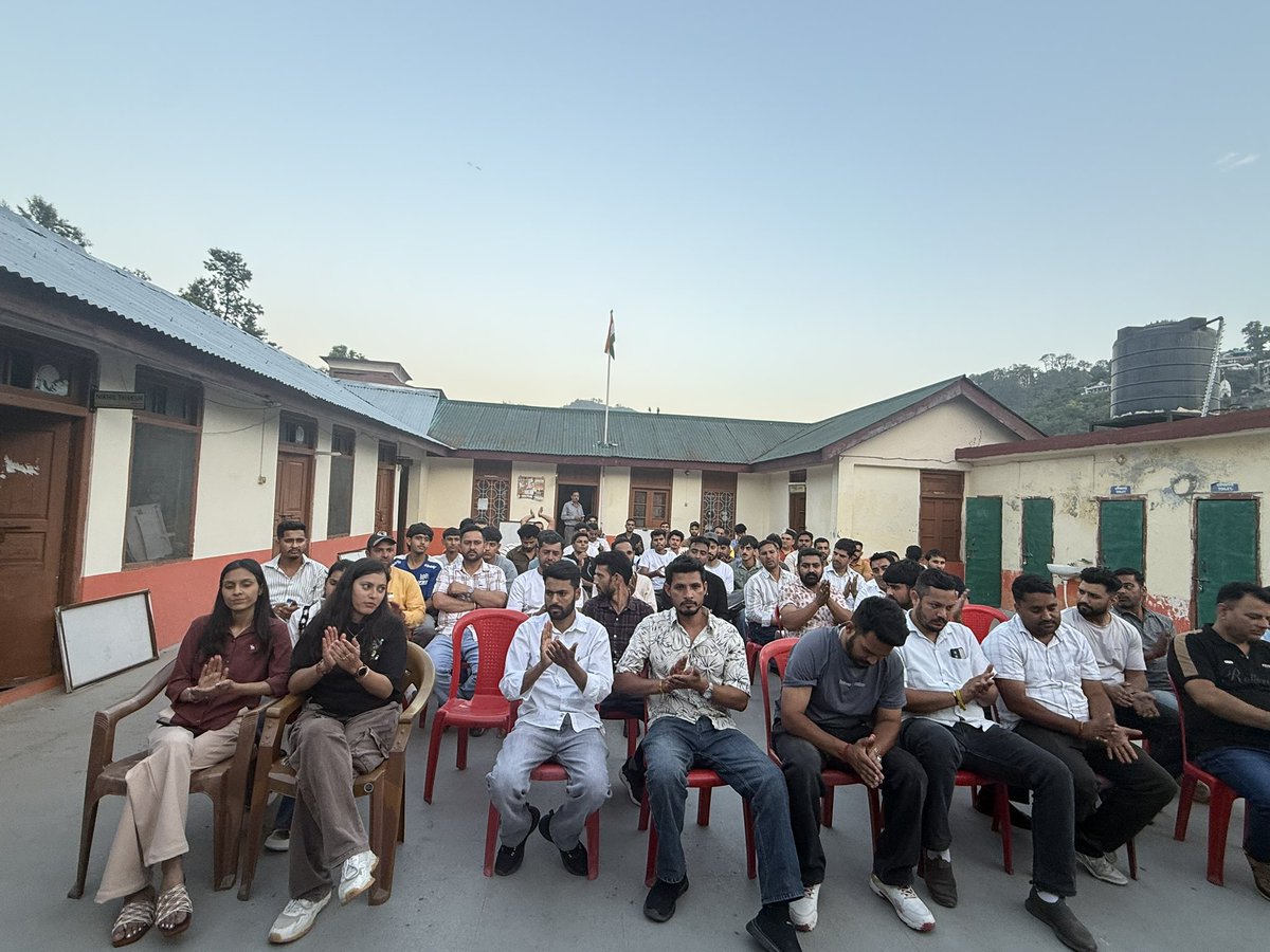 hmjyothish14's tweet photo. District Executive Meeting held in Mandi today, where members discussed upcoming protest programs and planned Assembly-wise meetings to strengthen the organization and mobilize grassroots participation. ✊🇮🇳

#Mandi #YouthCongress #OrganizationBuilding #ProtestPrograms https://t.co/DetHXkthID