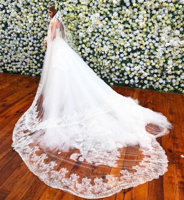 negriniwbt's tweet photo. @DanPimpao Morro que ate nisso a Marina surrou ela Dan, Jamais será um vestido Dolce Gabbana feito a mão e com curadoria do proprio Stefano https://t.co/mWUTWbiywL